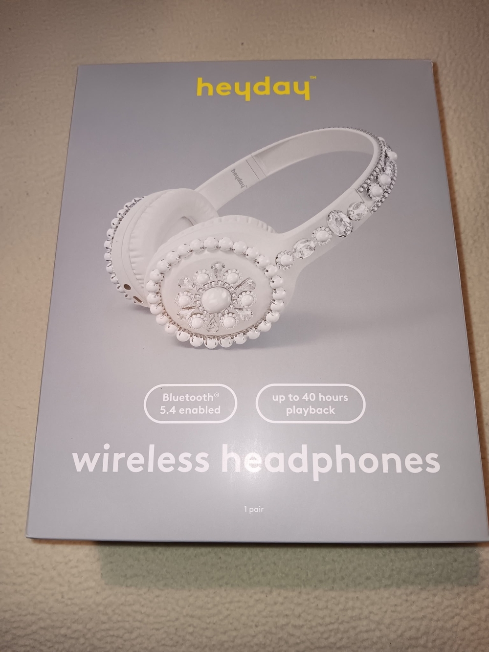 heyday White Wireless Headphones with Decorative Gem Accents (PRICE IS FIRM)